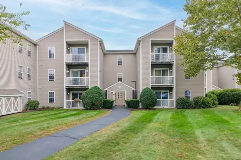 4 Marc Dr #4B4, Plymouth, MA 02360