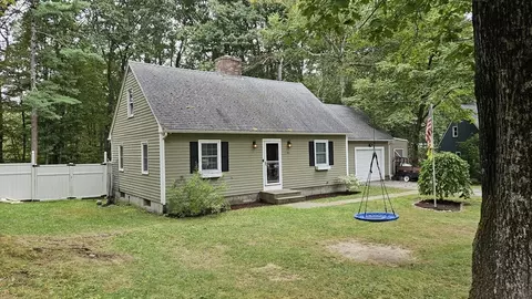 40 Brentwood Dr, Dudley, MA 01571