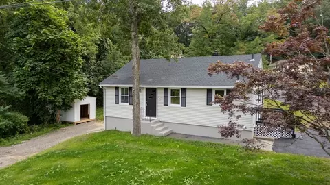 25 Mccracken Rd, Millbury, MA 01527