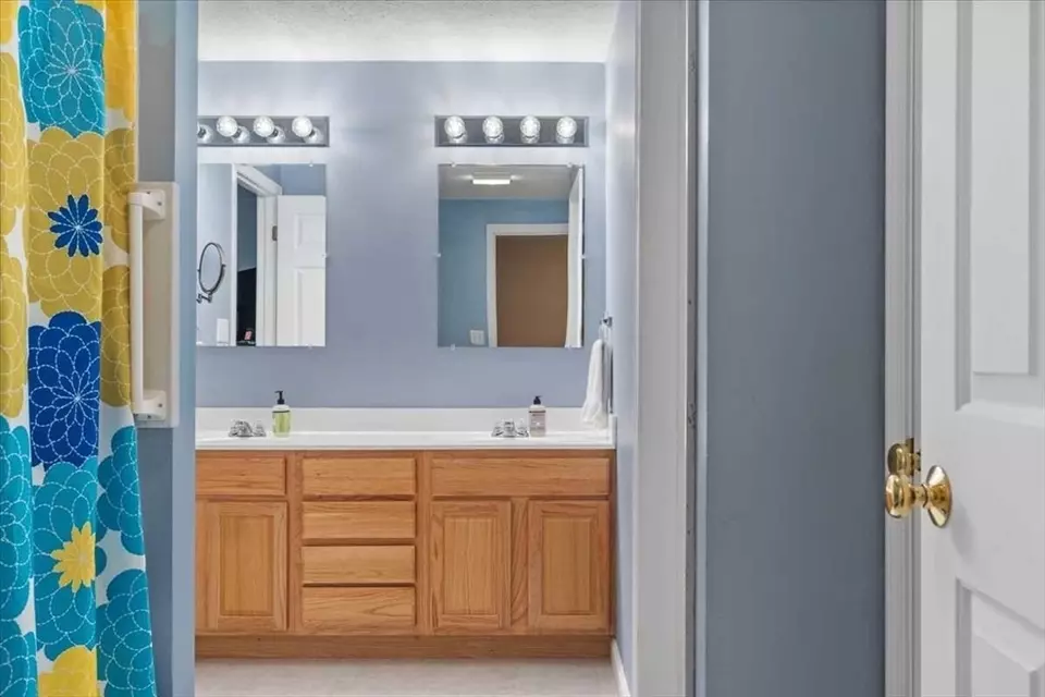 Bath - 1 Mill Brook Dr #1, Templeton, MA 01468 photo 2 of 4