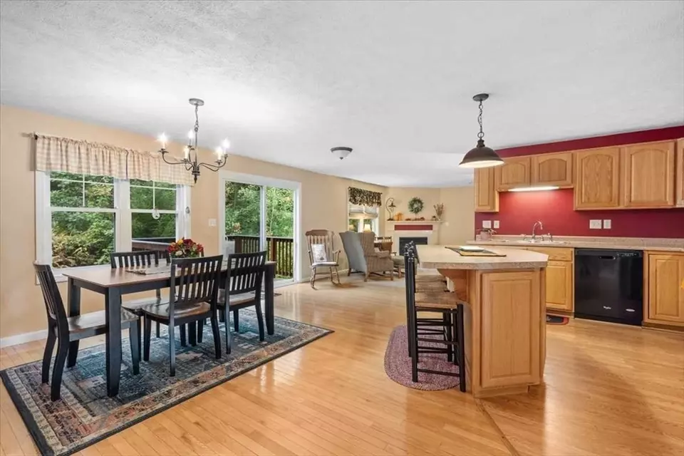 Dining - 1 Mill Brook Dr #1, Templeton, MA 01468 photo 3 of 3