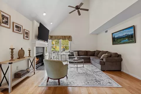 27 Hammond Pl #27, Woburn, MA 01801