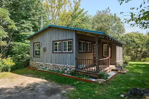36 Shawnee Dr, Heath, MA 01346