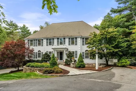 Exterior - 2 Bridle Path Ln, Beverly, MA 01915 photo 2 of 11