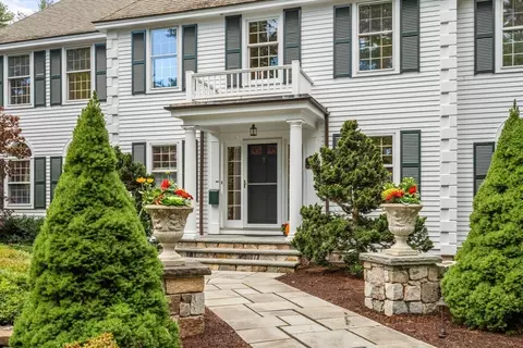 Exterior - 2 Bridle Path Ln, Beverly, MA 01915 photo 3 of 11