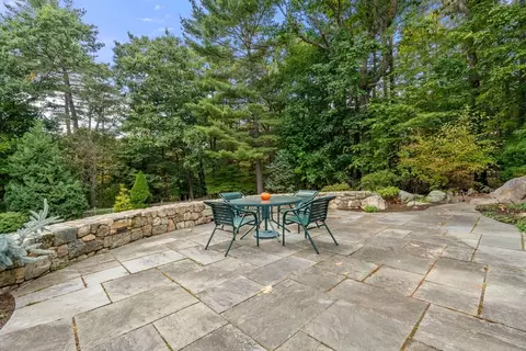 Exterior - 2 Bridle Path Ln, Beverly, MA 01915 photo 8 of 11