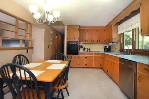Kitchen - 4 Hart Cir, Georgetown, MA 01833 photo 2 of 3