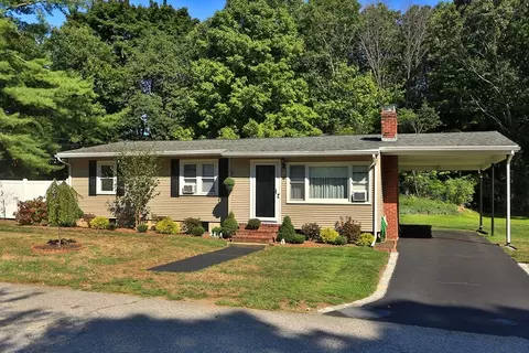 4 Hart Cir, Georgetown, MA 01833
