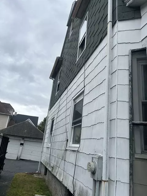 89 Grand St, Springfield, MA 01108 photo 4