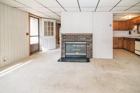 31 Ash St, Webster, MA 01570 photo 4