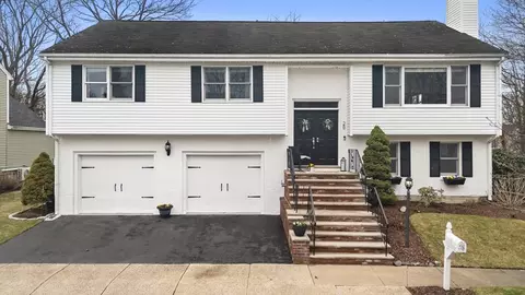 28 Split Rock Rd, Lynn, MA 01904
