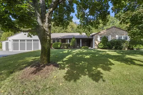 16 Burbank Ln, Lancaster, MA 01523
