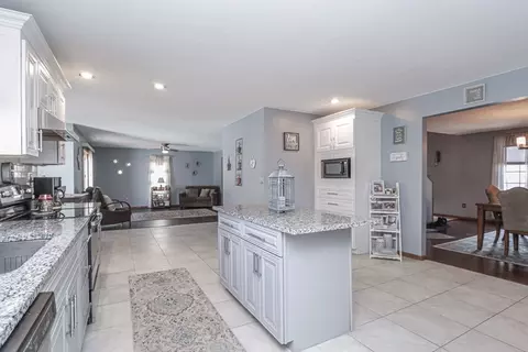 11 Gilbert Ave, Chicopee, MA 01013 photo 9