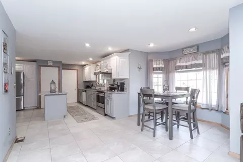 11 Gilbert Ave, Chicopee, MA 01013 photo 12