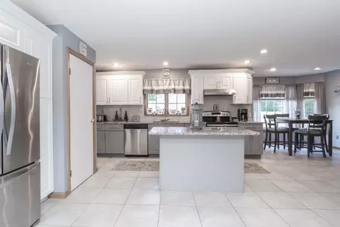 11 Gilbert Ave, Chicopee, MA 01013 photo 8