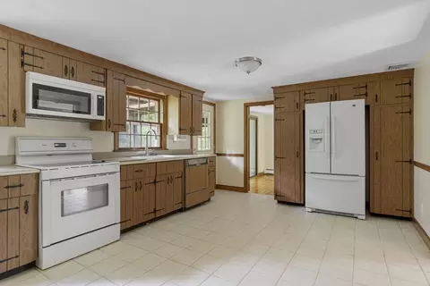 Kitchen - 14 Deborah Dr, Walpole, MA 02081 photo 2 of 4
