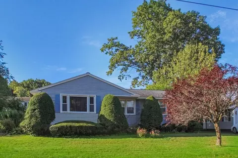 39 Beresford St, Lawrence, MA 01843