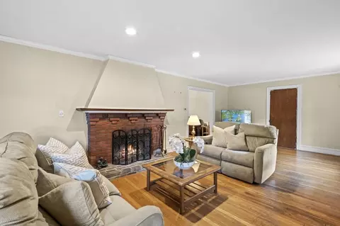 5 Sevinor Rd, Marblehead, MA 01945 photo 4