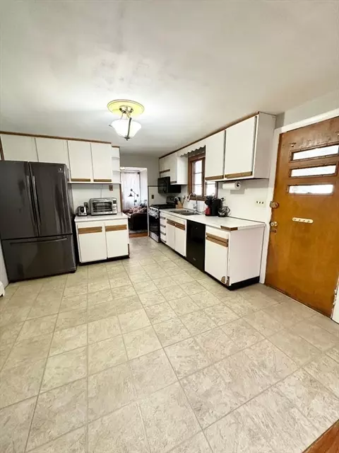 81 Range Ave, Lynn, MA 01904 photo 5