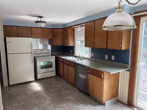 37 Bretton Rd, Springfield, MA 01119 photo 2