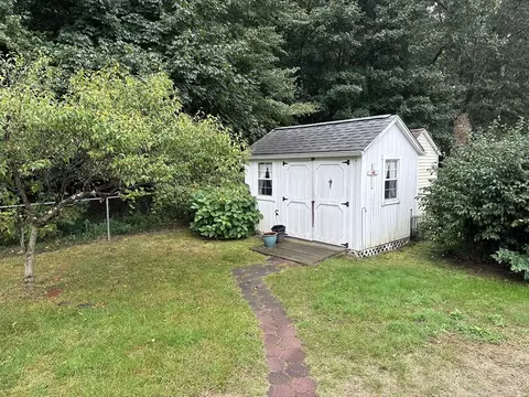 37 Bretton Rd, Springfield, MA 01119 photo 5