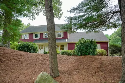 22 Willowgate Rise, Holliston, MA 01746