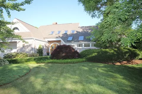 16 Eagle Dr, Dartmouth, MA 02714