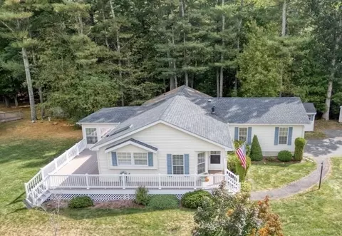 903 Amber Rd, Middleboro, MA 02346