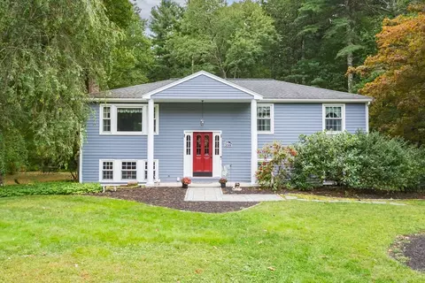 28 Causeway St, Medway, MA 02053