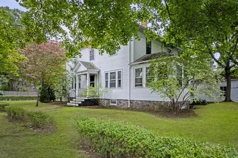 18 Cedar St, Marblehead, MA 01945