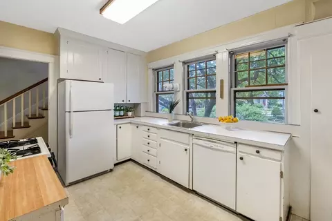 Kitchen - 18 Cedar St, Marblehead, MA 01945 photo 1 of 4