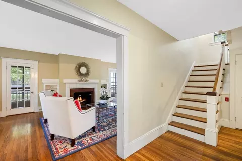 Entry Way - 18 Cedar St, Marblehead, MA 01945 photo 2 of 3