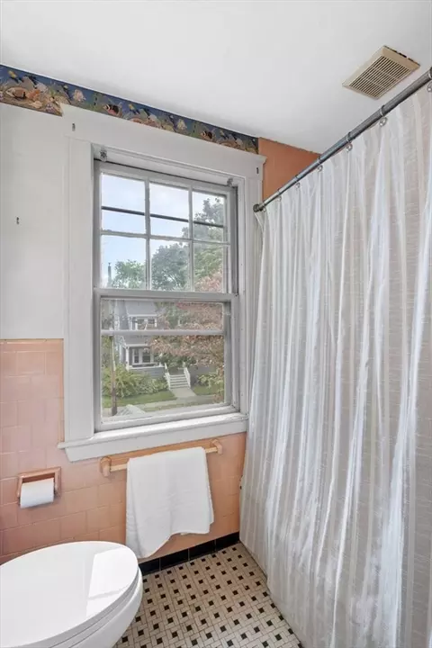 Bath - 18 Cedar St, Marblehead, MA 01945 photo 3 of 3
