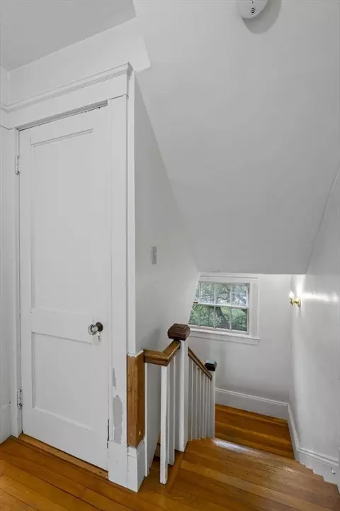 Entry Way - 18 Cedar St, Marblehead, MA 01945 photo 3 of 3