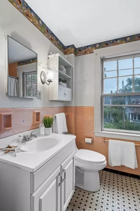 Bath - 18 Cedar St, Marblehead, MA 01945 photo 2 of 3