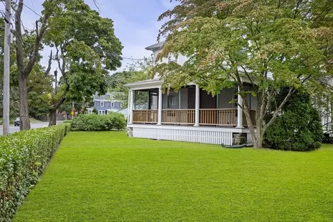 Exterior - 18 Cedar St, Marblehead, MA 01945 photo 4 of 10