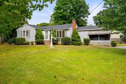 31 Thomas Rd, Lynnfield, MA 01940