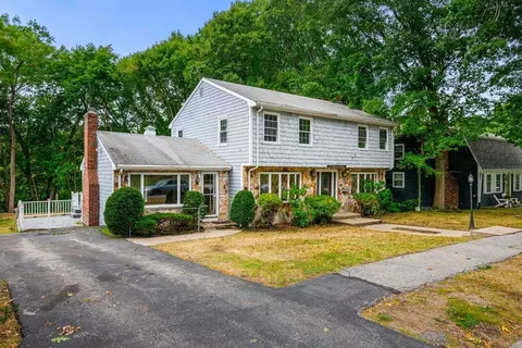 17 Patricia Dr, Milton, MA 02186