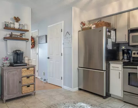 200 Lambert Ter #12, Chicopee, MA 01020 photo 12