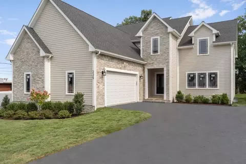 235 Lake Ave, Worcester, MA 01604