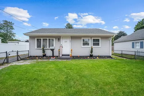 93 Melville St, Springfield, MA 01104