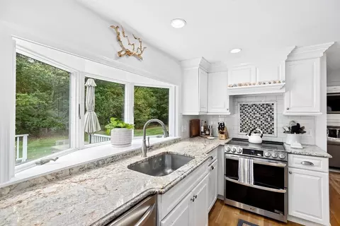 9 Autumn Cir, Hingham, MA 02043 photo 6