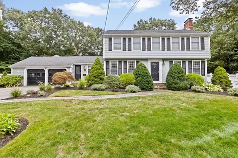 9 Autumn Cir, Hingham, MA 02043