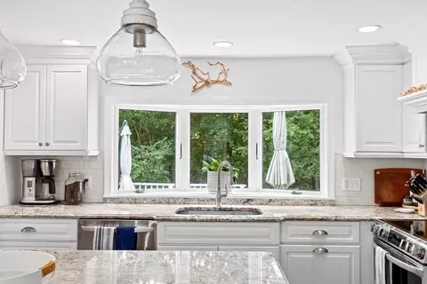 9 Autumn Cir, Hingham, MA 02043 photo 5