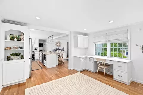 9 Autumn Cir, Hingham, MA 02043 photo 3