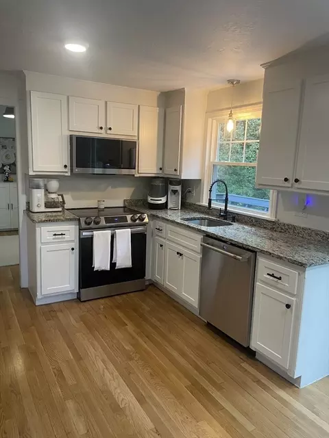 55 Caesar Chelor Dr, Wrentham, MA 02093 photo 2
