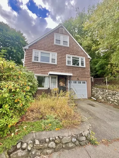 91 Saunders St, Medford, MA 02155