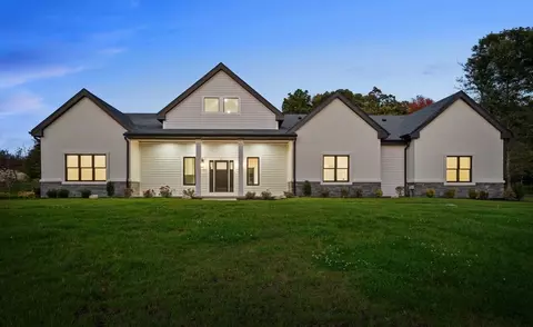 63 Richard Cir, Seekonk, MA 02771