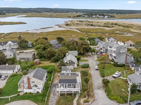 35 Cliff Rd S, Scituate, MA 02066