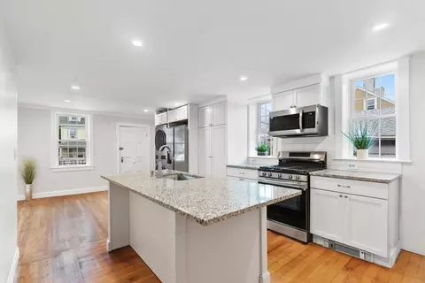 40 Middle St #1, Gloucester, MA 01930 photo 3